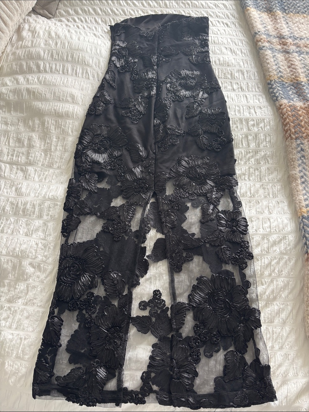 Gorgeous Black Strapless Floral Appliqué Dress - Picture 6 of 7